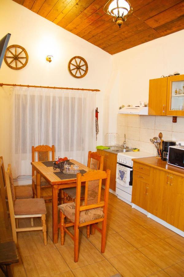 La Mihai Lupeni  Exterior foto
